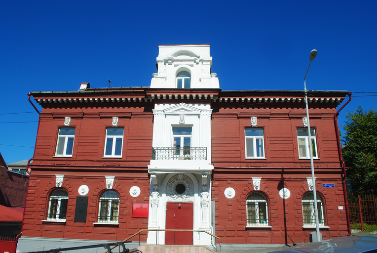 Улица прапорщика Комарова 21)